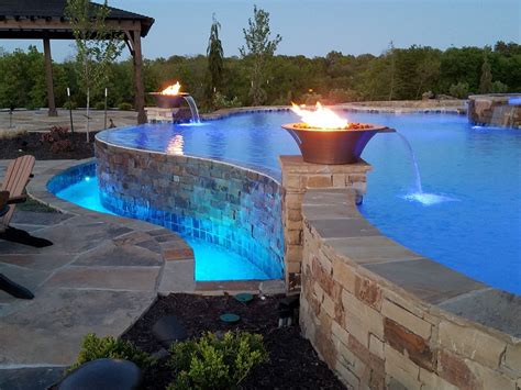 Infinity Edge Pool Overlooking Lake In Lenexa Ks Infinity Edge Pool