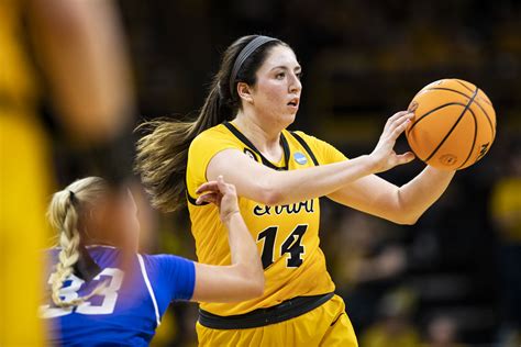 Iowa Womens Basketball Senior Mckenna Warnock Day To Day Ahead Of Matchup Against Undefeated