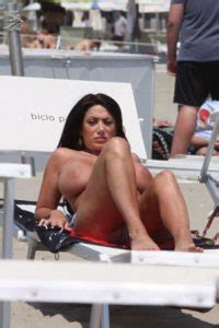 Marika Fruscio Topless Sunbath Milano Marittima Beach Kanoni 1 KANONI NET