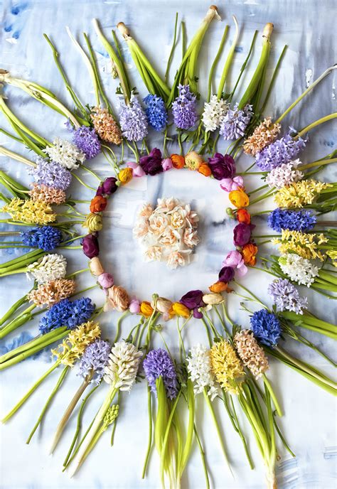 Zoey deutch, adam scott, kathryn hahn vb. Spring Flowers in the Flower Agenda for March | Flower Council