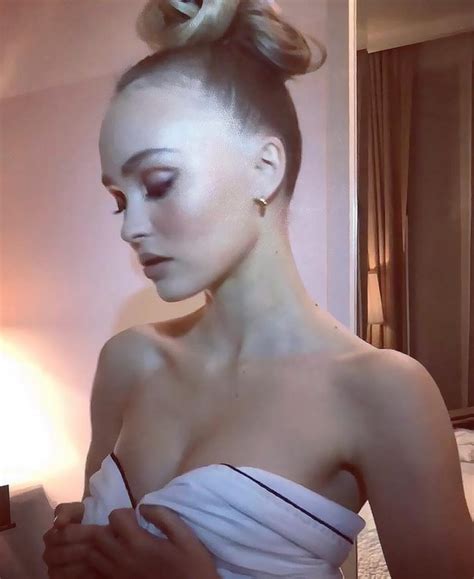 Lily Rose Depp Unseen Topless 8 Photos The Fappening