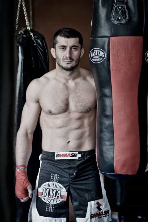 Khalidov niezwykłym kopnięciem znokautował wtedy scotta. Mamed Khalidov vs. Michal Materla - kilka istotnych faktow ...