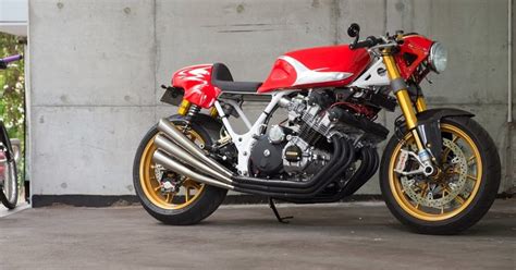 Create a café racer of this motorcycle. Racing Cafè: Honda CBX 1000 "RAW" Cafè Racer