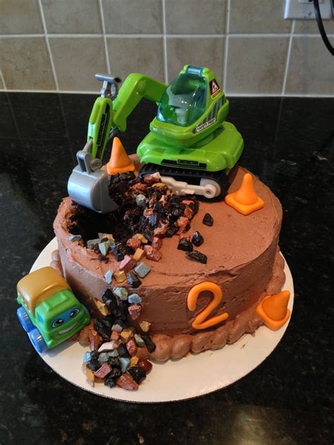 I made a cake several weeks ago for a cousins adorable 2 year old, who is very into cars. 59 best Cake Decorating (Mes gâteaux / My cakes) images on ...