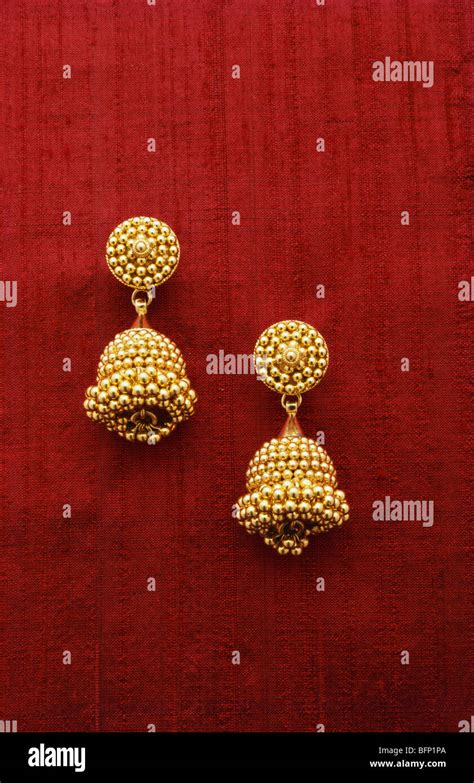 Gold Jewellery Hi Res Stock Photography And Images Alamy