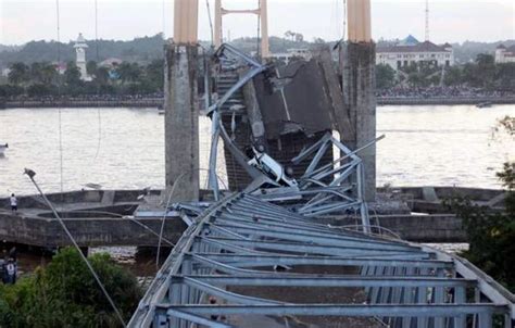 Pencarian Korban Jembatan Runtuh Dilanjutkan