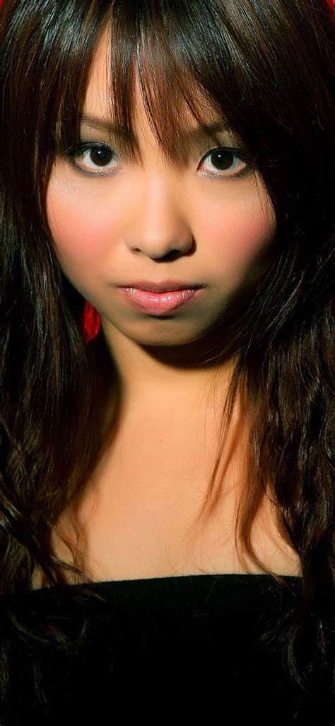 Junges Asiatisches Mädchen Langes Haar Roter Hintergrund 2880x1800 Hd