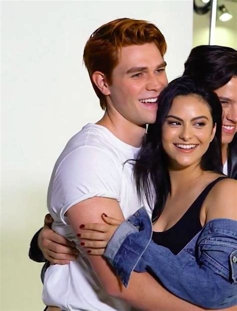 Riverdale Archie Andrews And Veronica Lodge Kj Apa And Camila Mendes Riverdale Archie