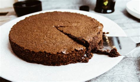 October 10, 2017january 19, 2021 by deb jump to recipe, comments. CHOCOLATE OLIVE OIL CAKE | amandabootes.co.uk | Cheesecake ...