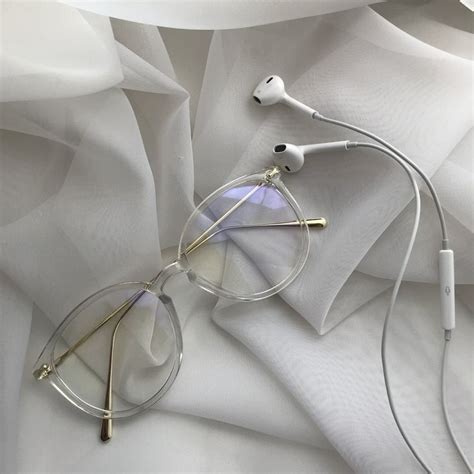 𝑠𝑡𝑟𝑎𝑤𝑏𝑒𝑟𝑟𝑦𝑔𝑢𝑘𝑘𝑖𝑒 Fashion Eye Glasses Glasses Trends White Aesthetic