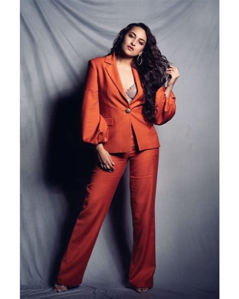Sonakshi Sinha Wikipedia After Working As A Costume Designer In Her Early Career Sinha Made