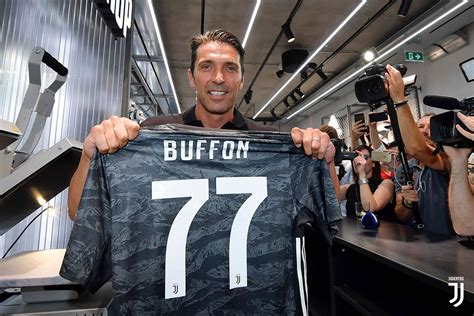 La Razón Por La Que Gianluigi Buffon Rechazó Ser El Capitán De La Juventus Y Eligió El N°77