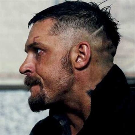 On the red carpet, tom said he was concerned about being compared to mel gibson, because writer and director george miller created mad max with mel and the two had become synonymous. HOW TO GET HAIR LIKE TOM HARDY HAIRCUT? - Easy Hairstyles