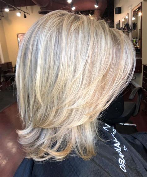 Above The Shoulder Feathered Blonde Haircut Medium Length Hair Cuts With Layers Medium Hair