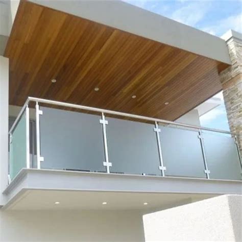 Ss Glass Balcony Railing At Best Price In Pathanamthitta By Star Aluminium Id 7740435973