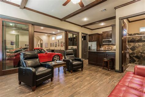 19 Garage Man Caves Thatll Be The Envy Of All Man Cave Enthusiasts
