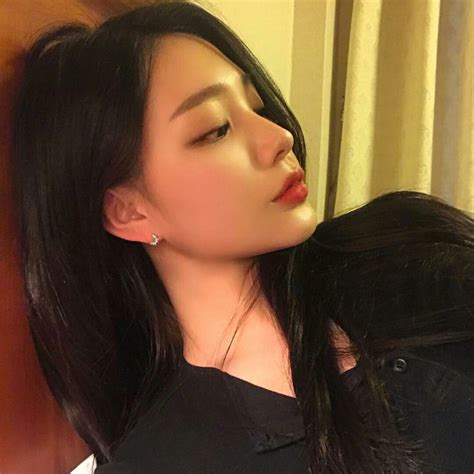 Pin By Emah On Pose Korean Beauty Girls Uzzlang Girl Ulzzang Girl