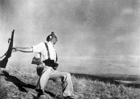 20 Of The Most Famous Photographs In History Robert Capa History Of