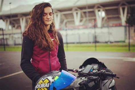 Stunt Sarah Lezito Raconte Son Histoire Chez Brut Moto Station