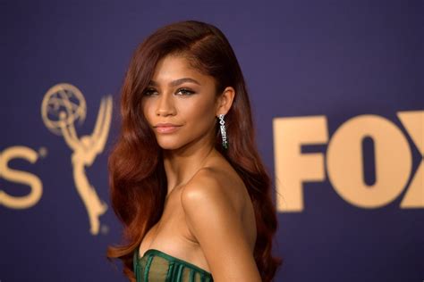 Zendaya Owned The Emmys Red Carpet In A Sexy Emerald Gown Popsugar