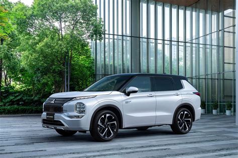2023 Mitsubishi Outlander Phev Prices Reviews And Pictures Edmunds