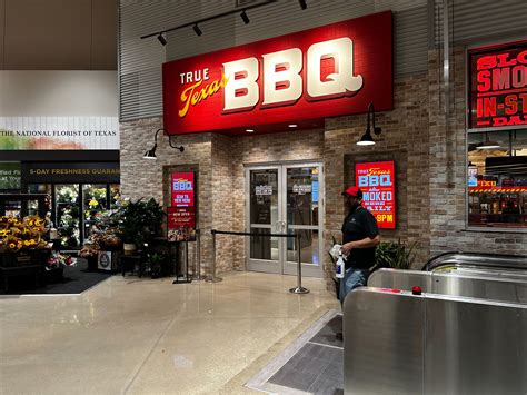 Multi-level H-E-B opens in west Austin