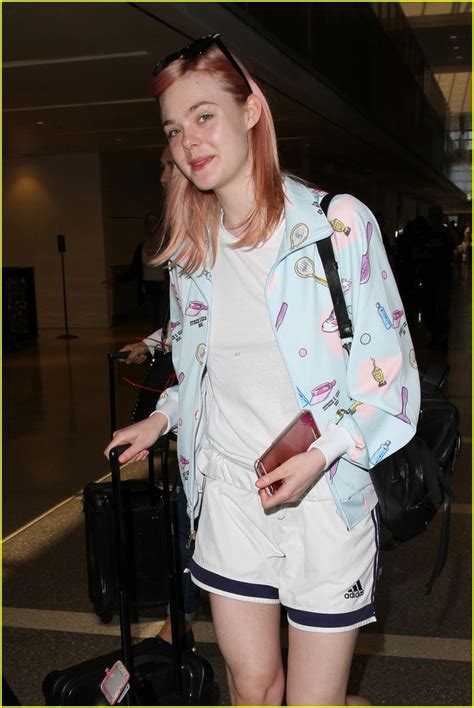 Full Sized Photo Of Elle Fanning Debuts New Pink Hair Color 02 Elle Fanning Reveals Her Dusty