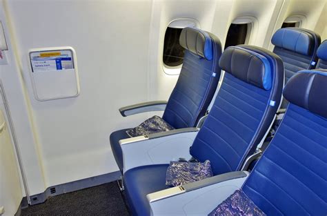 What Are Premium Economy Seats On United Airlines