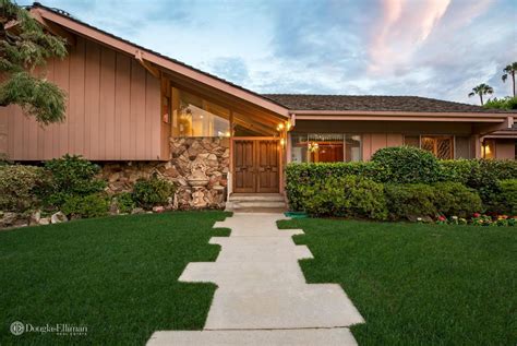 the brady bunch house hits the market