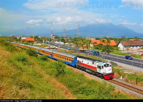Railpicturesnet Photo Cc 20110 Pt Kereta Api Indonesia Ge U18c At