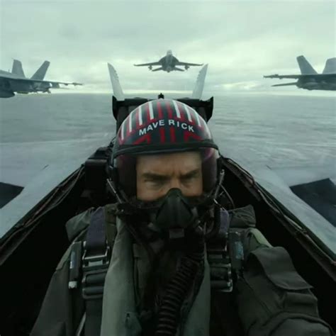 Top gun 1986 , movie top gun 1986 as students at the united states navy's elite fighter weapons school compete to be best in the class, one daring young pilot learns a few things from a civilian instructor that are not taught in the classroom. Top Gun 2 : トム・クルーズが約34年ぶりに戦闘機に乗り込んで、大空を舞う ! !、80年代を代表する大 ...