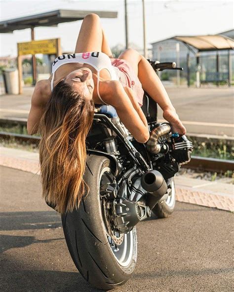 Female Motorcycle Riders Motorcycle Travel Bobber Motorcycle Motorcycle Girls Rocker Girl