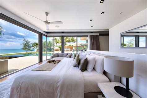 Ground Floor Master Bedroom With Sea Views King Size Beds And Floor