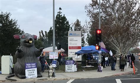 Thousands of Kaiser employees participate in Sympathy Strikes Thursday