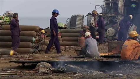 Poor Working Conditions The Ship Breakers Of Bangladesh Youtube