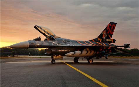F 16 Fighter Falcon With Sunset Wallpapers 1680x1050 389654