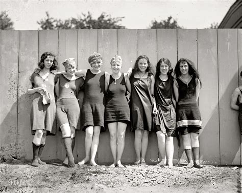 групповое фото голых женщин ретро Telegraph