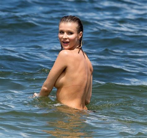 Joanna Krupa Sex In The Sea Paparazzi Pics Scandal