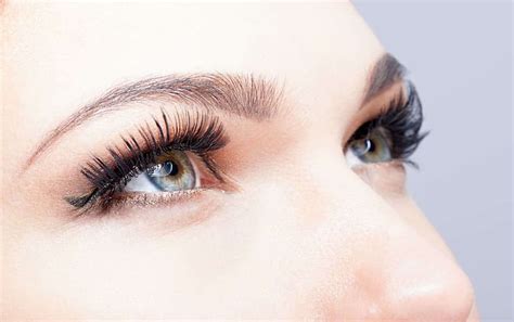 9 Best Lashes For Hooded Eyes To Suit Your Eye Shape