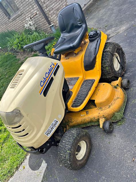 Cut Cadet Lt1042 Riding Mower With Bagger System For Sale In Streamwood