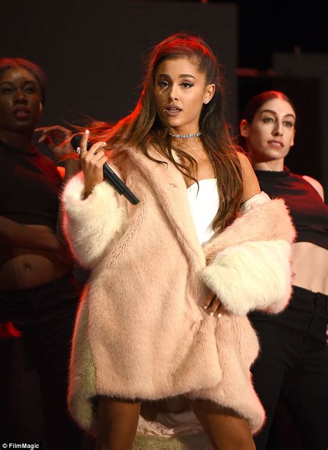 Ariana Grande Wows The Crowd With Seriously Seductive Performance At Wango Tango Daily Mail Online