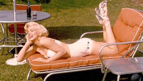 Veja 10 Momentos Da Diva Marilyn Monroe Usando Roupas De Praia
