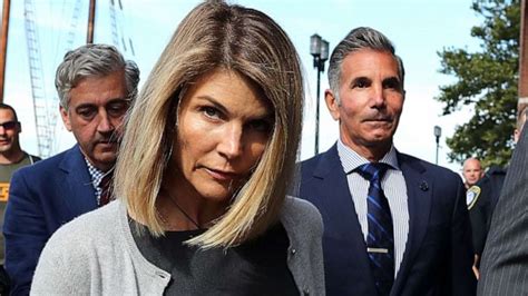 Lori Loughlin Deserves Months In Prison Over College Admissions Scam Prosecutors Say Good