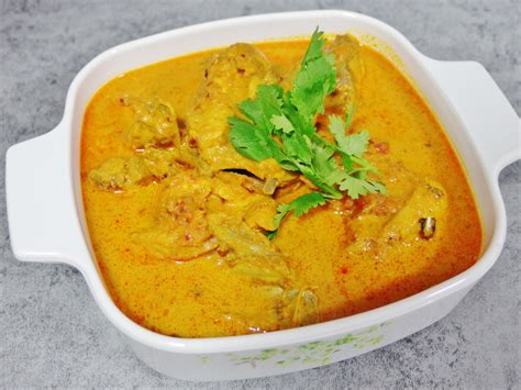 Kalo beli harganya lumayan padahal porsinya dikit, kurang puas hahaha. Ayam Masak Merah Recipe (Spicy Tomato Chicken) | Spring ...