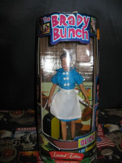 1998 Exclusive Premiere The Brady Bunch Alice 9” Poseable Figure Doll
