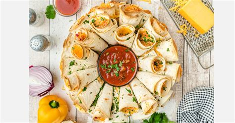 Blooming quesadilla ringmoreingredientsfor 20 servings • 2 cups chicken, cooked and shredded • 1 onion, chopped • 1 red bell pepper, chopped • 1 jalapeño, chopped • 1 cup taco sauce • 20. Blooming Quesadilla Ring - Princess Pinky Girl