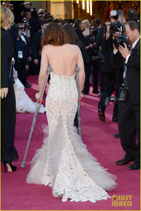 Kristen Stewart Oscars 2013 Red Carpet On Crutches Photo 2819257