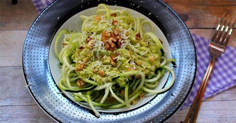 Espaguetis de calabacín con pesto de aguacate Cocina