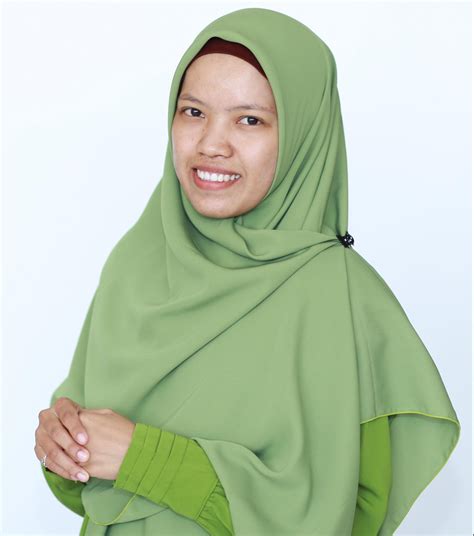 Keluarga adalah unit terkecil dari masyarakat yang terdiri dari kepala keluarga dan beberapa orang yang berkumpul dan tinggal di satu tempat di bawah atap yang sama dalam keadaan saling tergantung. Keluarga Adalah Bagian dari Negara - Kaltim Today