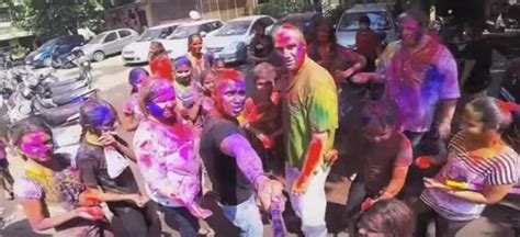 Travelling To Mumbai During Holi Heres How You Can Enjoy The Festival